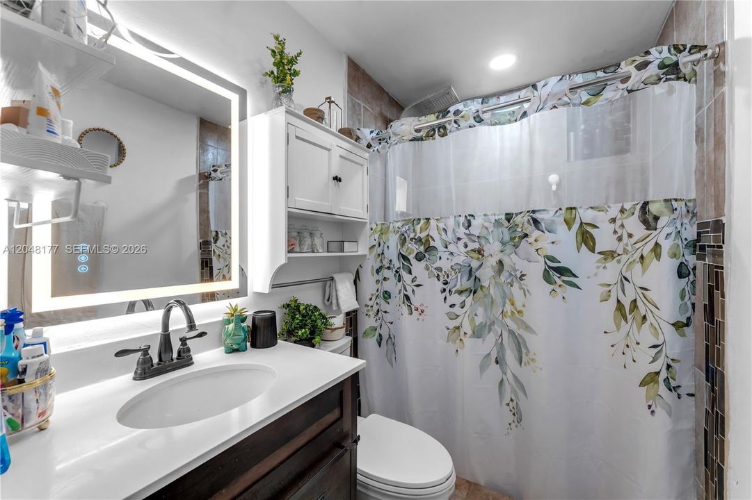 For Sale: $530,000 (2 beds, 2 baths, 1204 Square Feet)