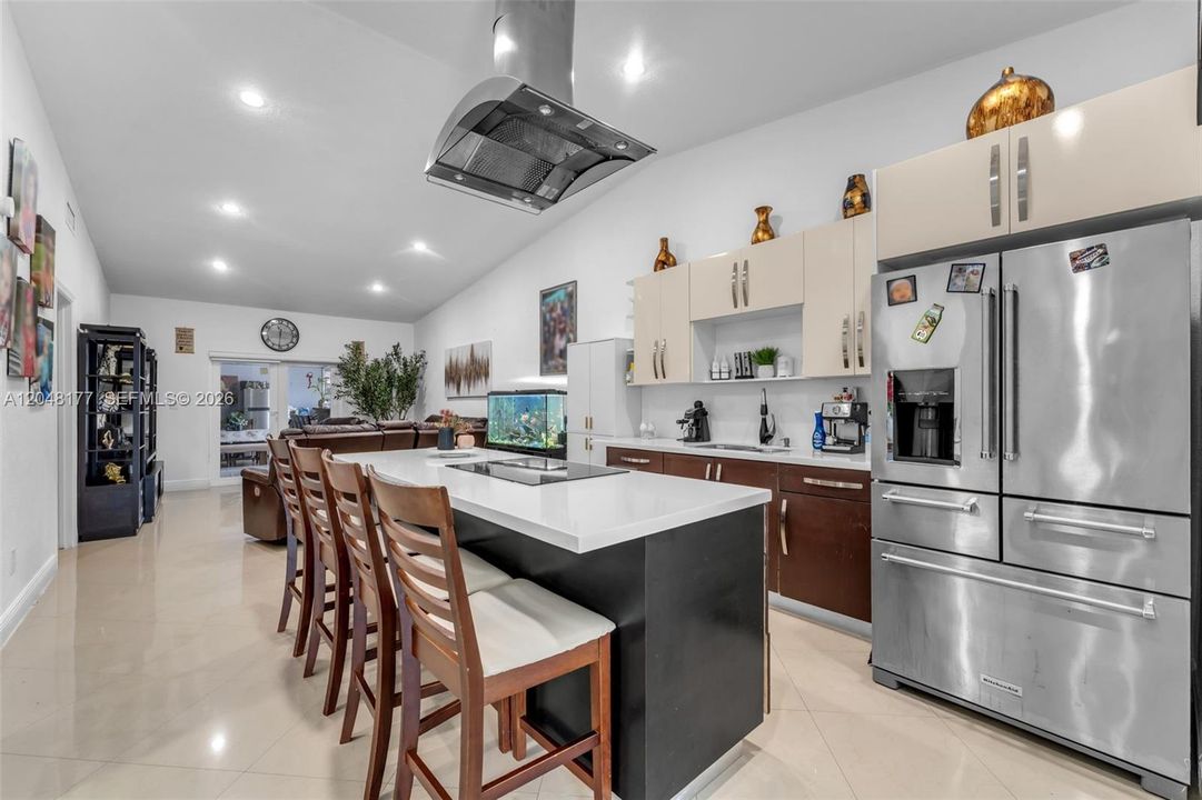For Sale: $530,000 (2 beds, 2 baths, 1204 Square Feet)