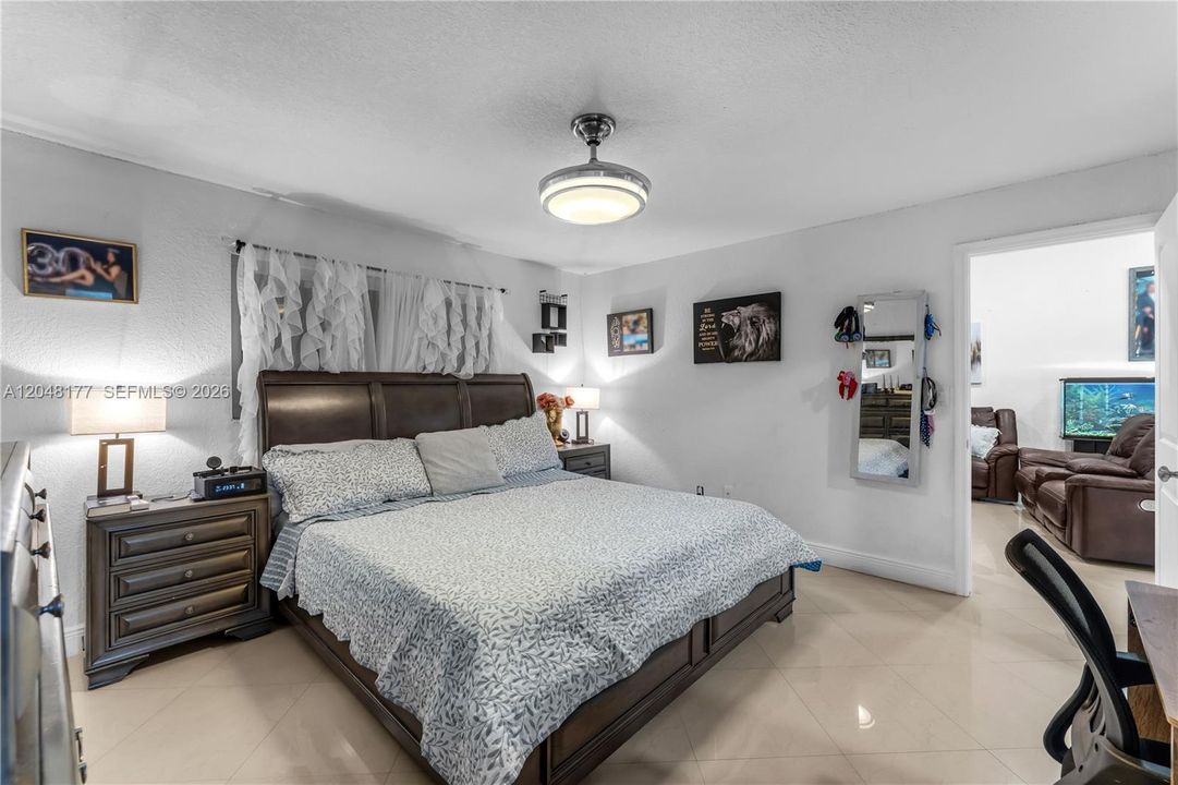 For Sale: $530,000 (2 beds, 2 baths, 1204 Square Feet)