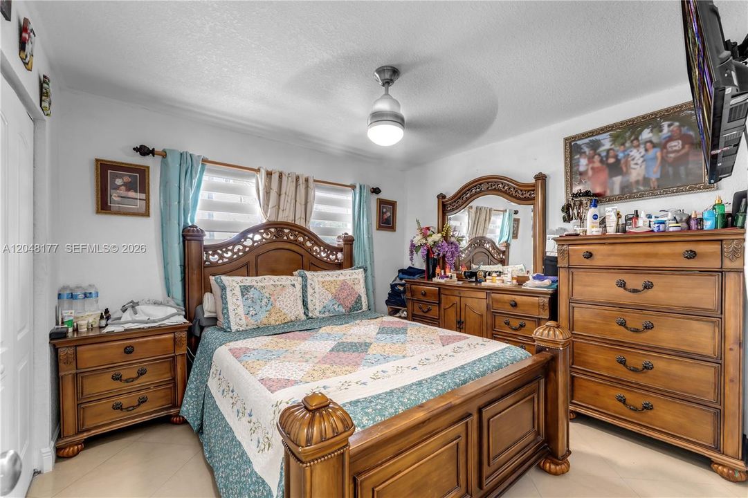 For Sale: $530,000 (2 beds, 2 baths, 1204 Square Feet)
