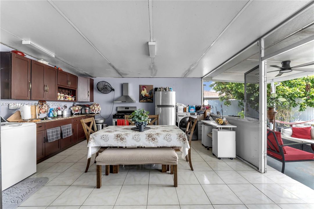 For Sale: $530,000 (2 beds, 2 baths, 1204 Square Feet)