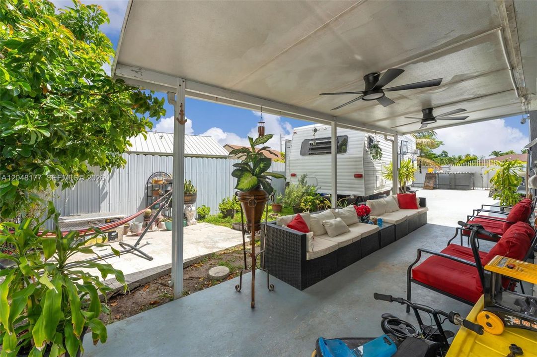 For Sale: $530,000 (2 beds, 2 baths, 1204 Square Feet)