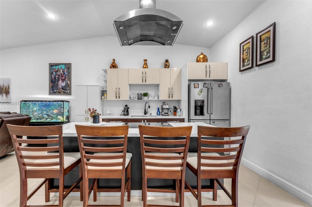 For Sale: $530,000 (2 beds, 2 baths, 1204 Square Feet)