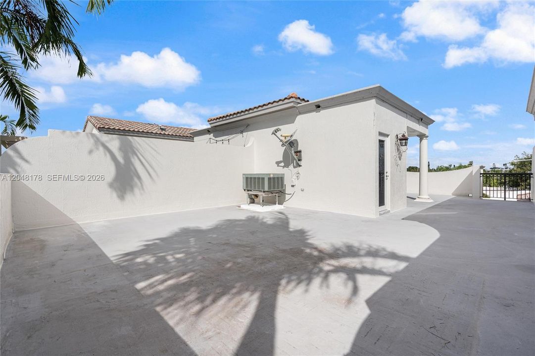 For Rent: $4,900 (3 beds, 3 baths, 2390 Square Feet)