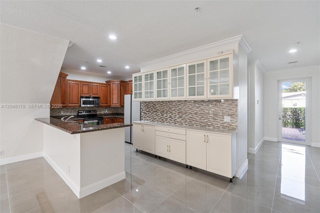 For Rent: $4,900 (3 beds, 3 baths, 2390 Square Feet)