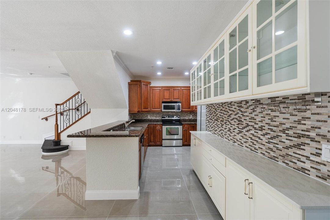 For Rent: $4,900 (3 beds, 3 baths, 2390 Square Feet)