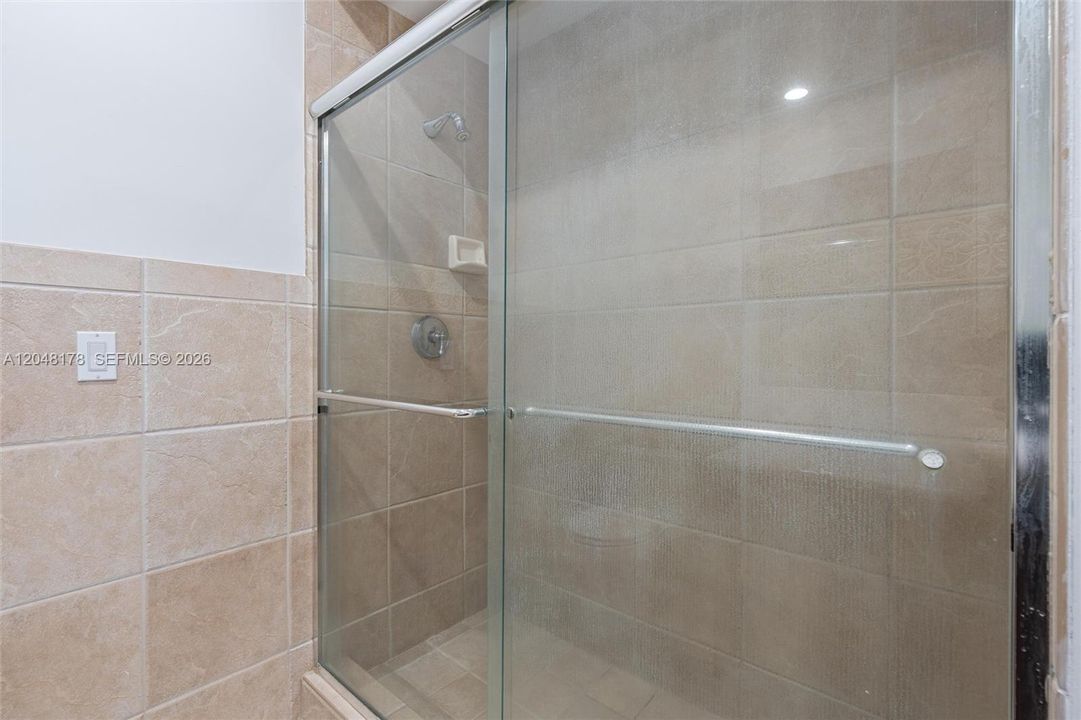 For Rent: $4,900 (3 beds, 3 baths, 2390 Square Feet)
