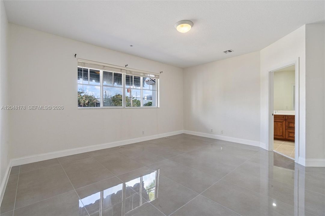 For Rent: $4,900 (3 beds, 3 baths, 2390 Square Feet)