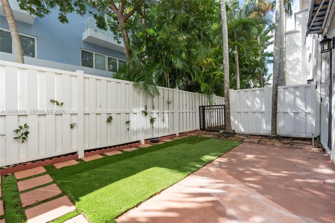 For Rent: $4,900 (3 beds, 3 baths, 2390 Square Feet)