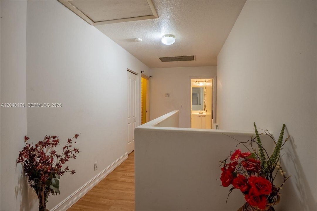 Под контрактом: $525,000 (3 спален, 2 ванн, 1570 Квадратных фут)