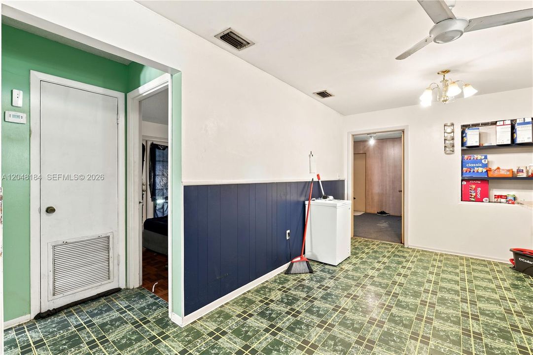 For Sale: $205,000 (3 beds, 1 baths, 1152 Square Feet)