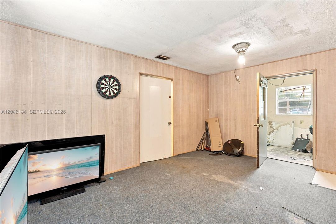 For Sale: $205,000 (3 beds, 1 baths, 1152 Square Feet)