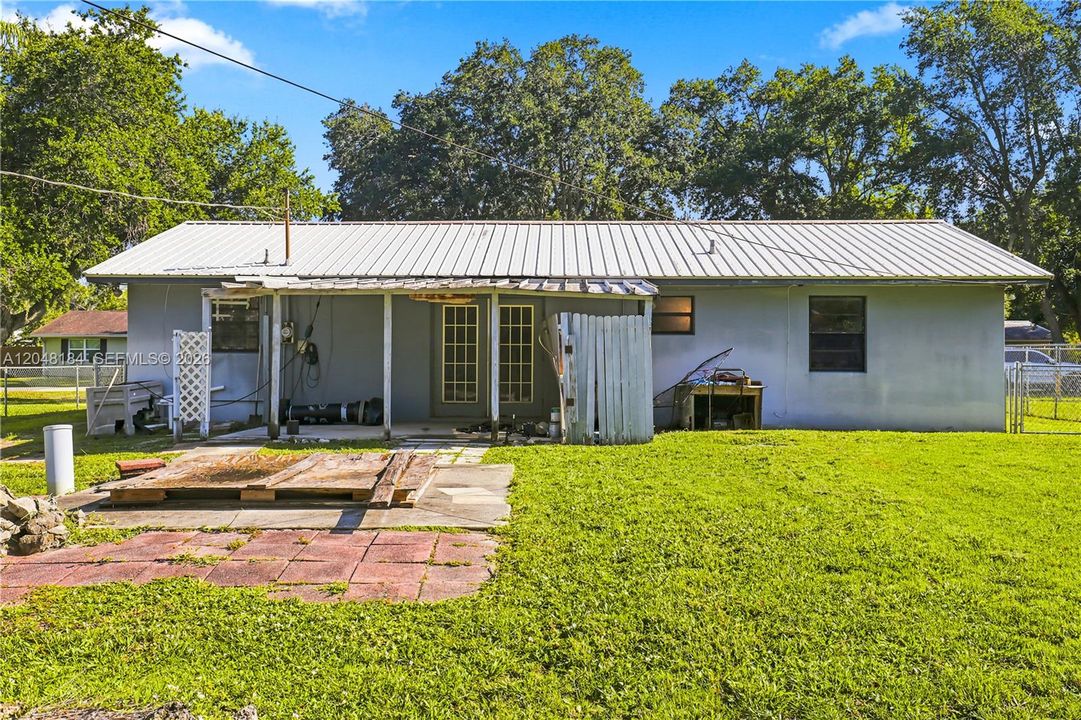 For Sale: $205,000 (3 beds, 1 baths, 1152 Square Feet)