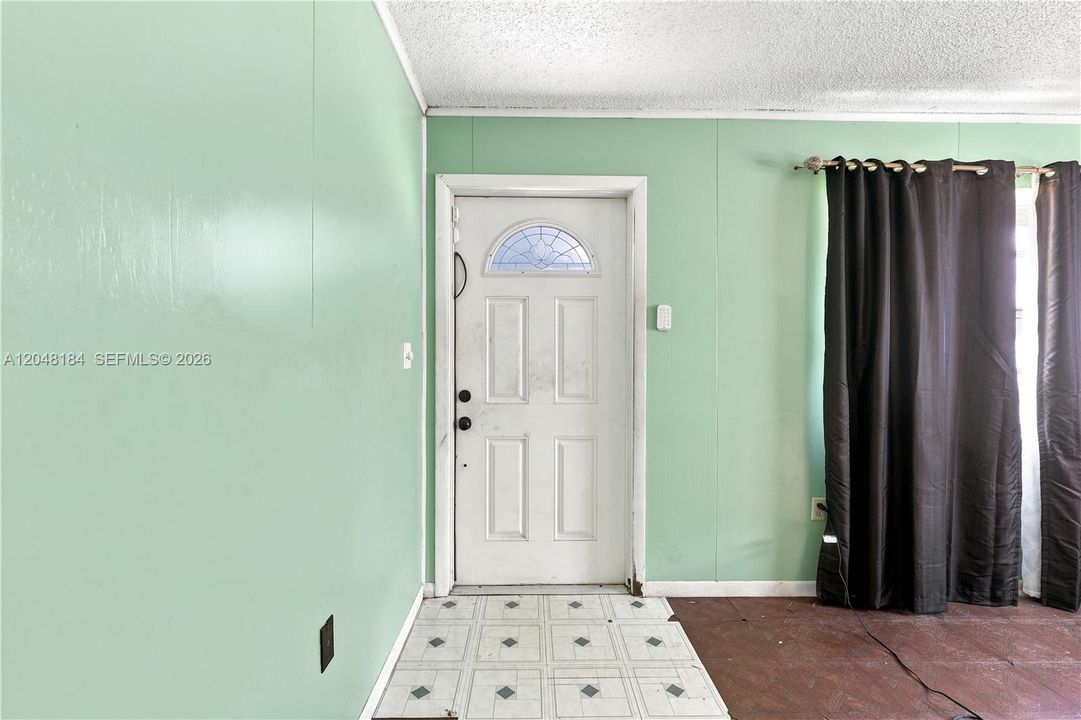 For Sale: $205,000 (3 beds, 1 baths, 1152 Square Feet)