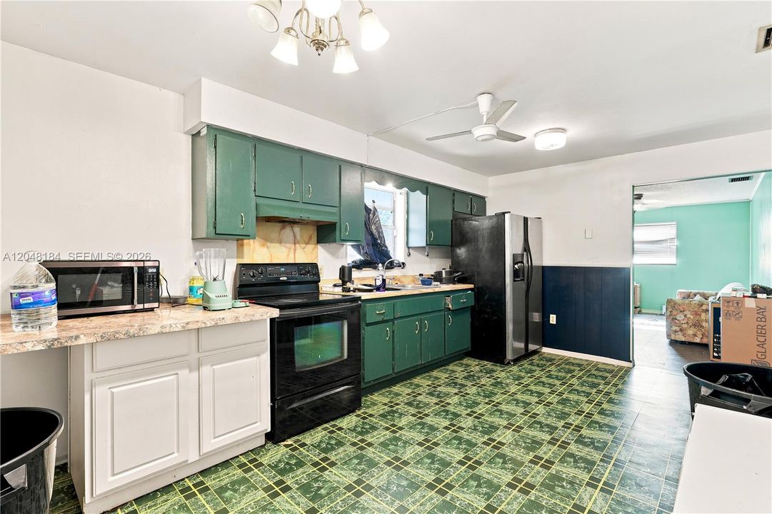 For Sale: $205,000 (3 beds, 1 baths, 1152 Square Feet)
