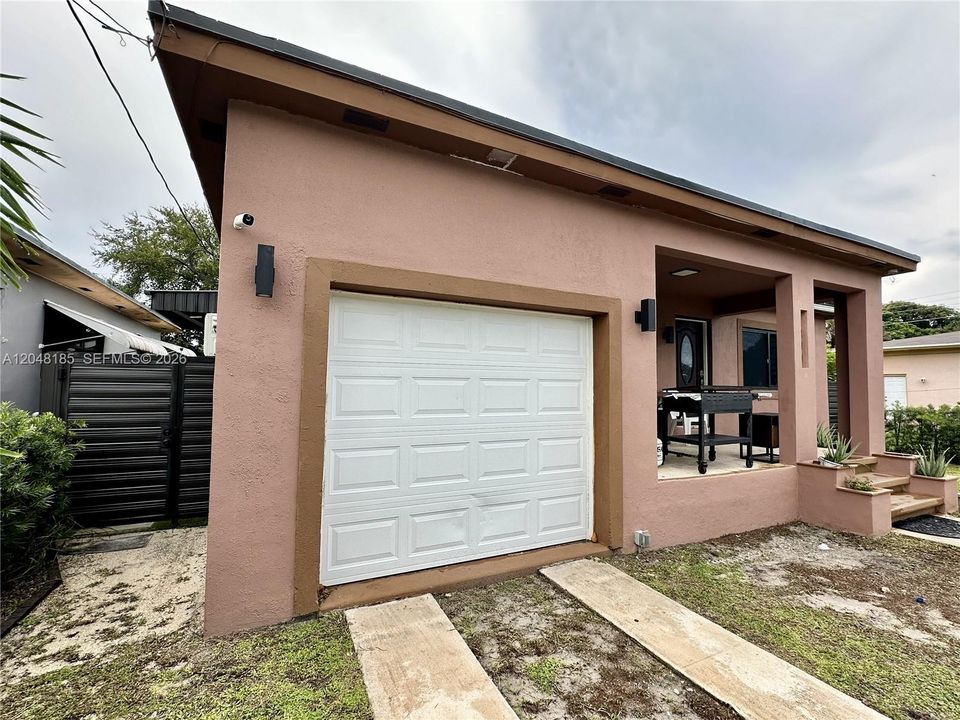 For Rent: $1,400 (0 beds, 1 baths, 0 Square Feet)
