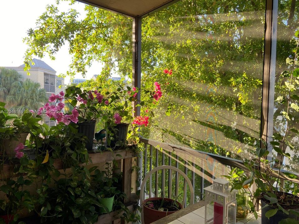 For Rent: $1,980 (1 beds, 1 baths, 810 Square Feet)
