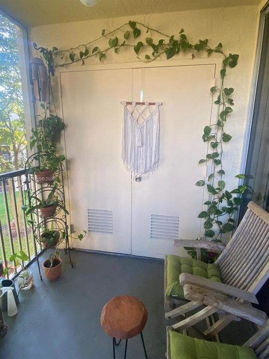 For Rent: $1,980 (1 beds, 1 baths, 810 Square Feet)
