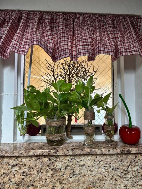 For Rent: $1,980 (1 beds, 1 baths, 810 Square Feet)