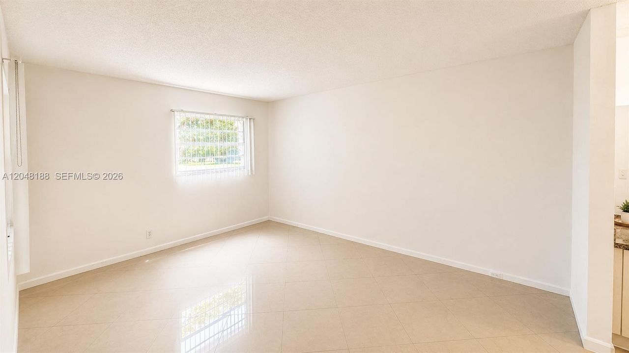 For Sale: $189,000 (2 beds, 2 baths, 1052 Square Feet)
