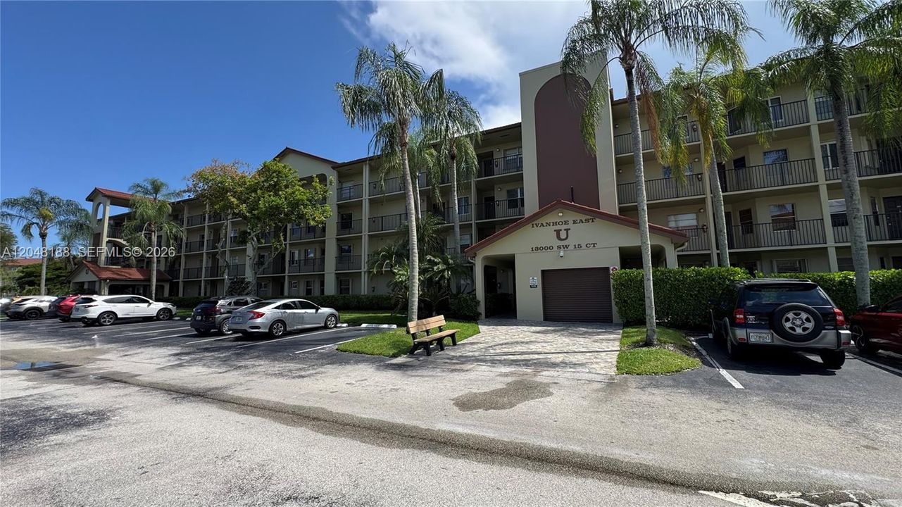 For Sale: $189,000 (2 beds, 2 baths, 1052 Square Feet)
