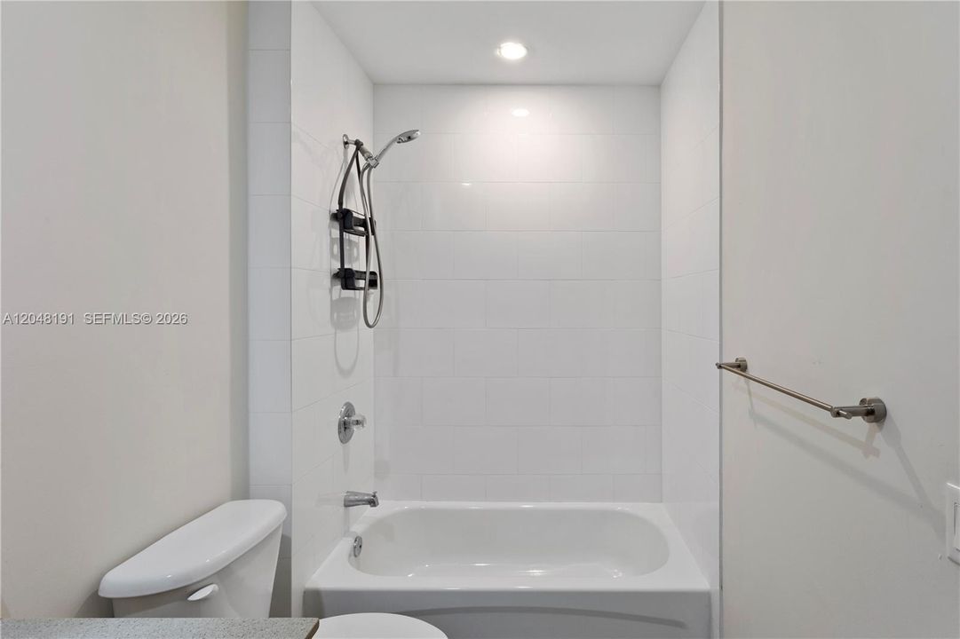2nd full bath with tub/shower combination