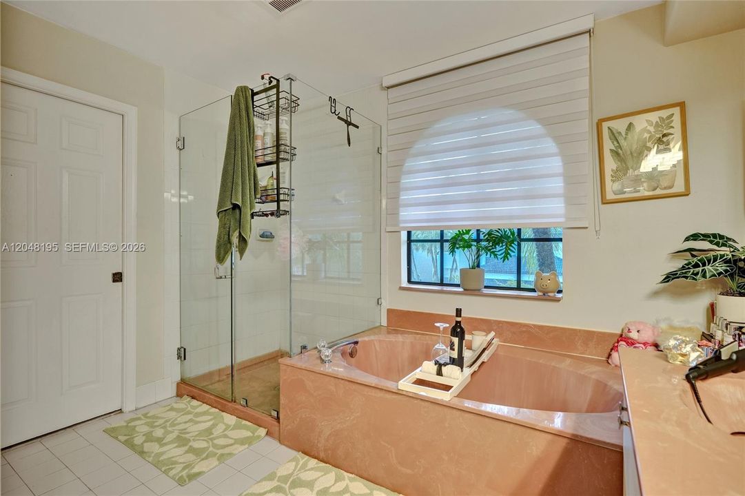 En Venta: $995,000 (5 camas, 4 baños, 3901 Pies cuadrados)