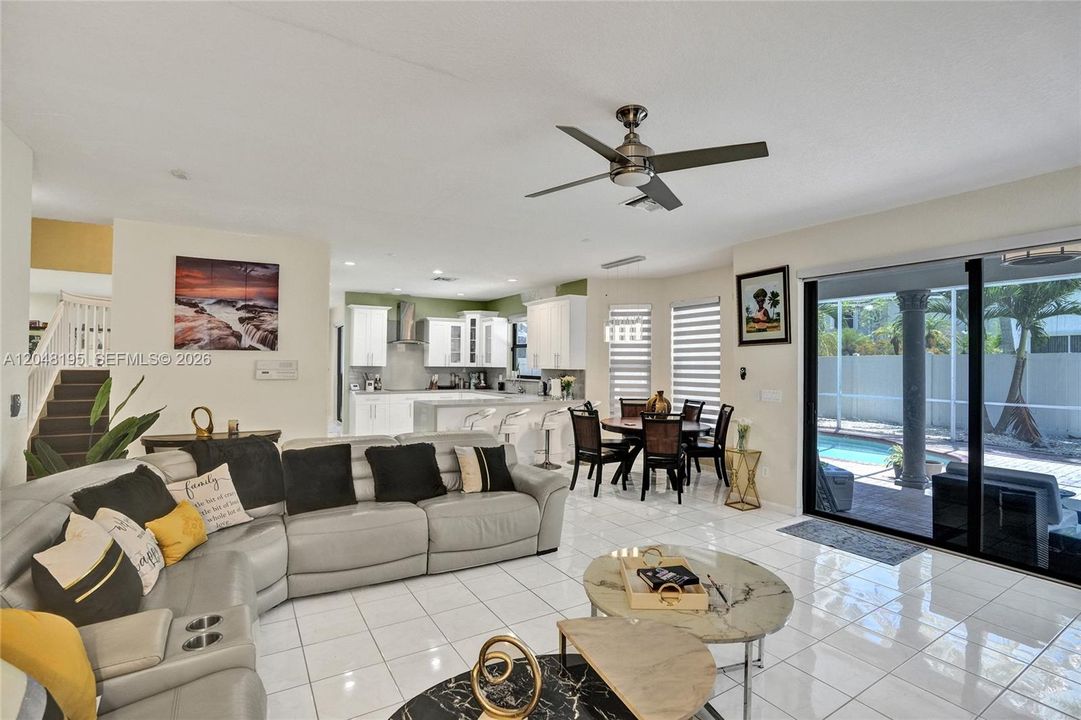 En Venta: $995,000 (5 camas, 4 baños, 3901 Pies cuadrados)