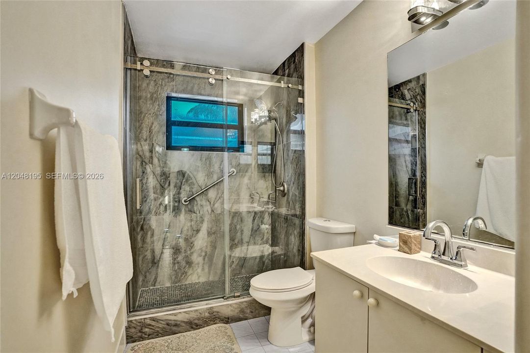 En Venta: $995,000 (5 camas, 4 baños, 3901 Pies cuadrados)