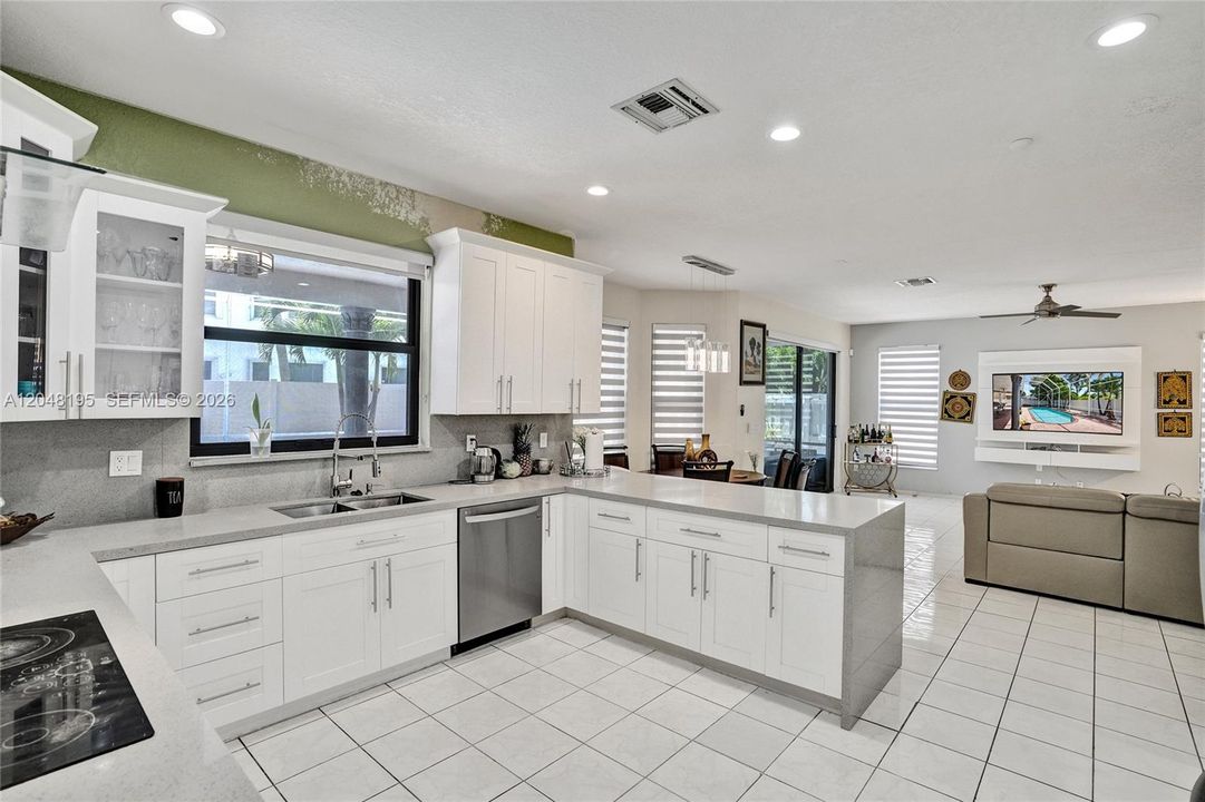 En Venta: $995,000 (5 camas, 4 baños, 3901 Pies cuadrados)