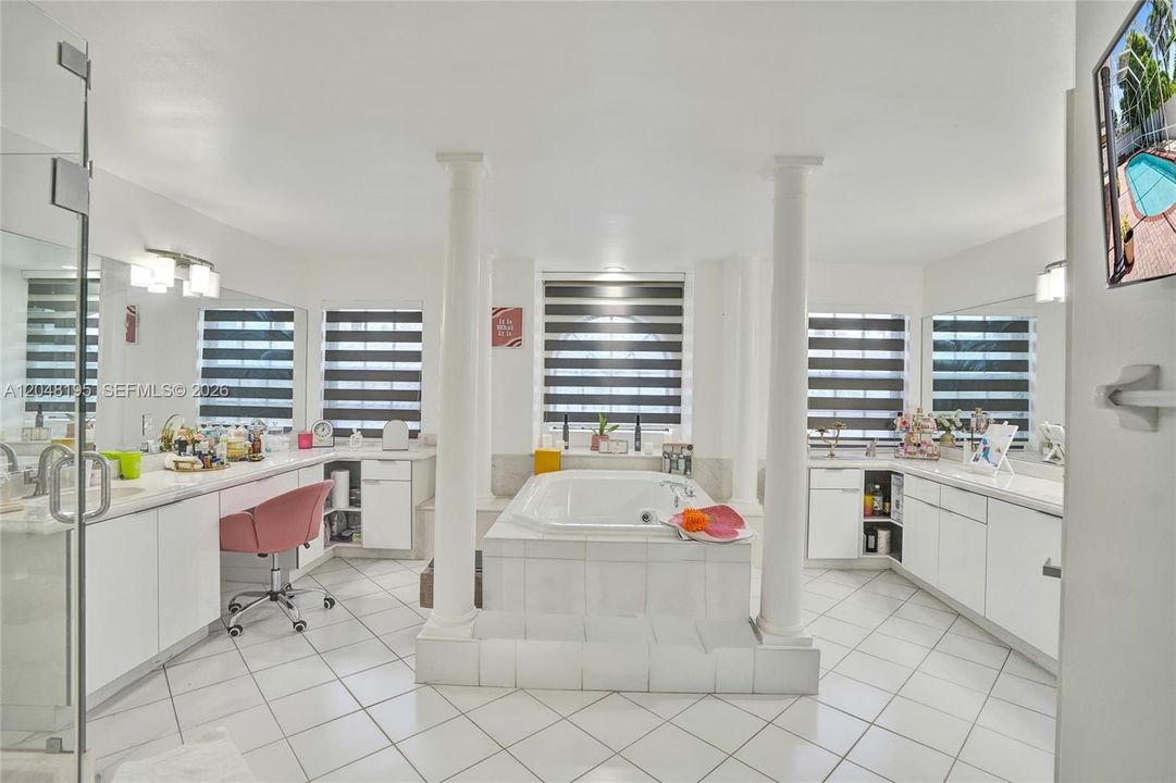 En Venta: $995,000 (5 camas, 4 baños, 3901 Pies cuadrados)
