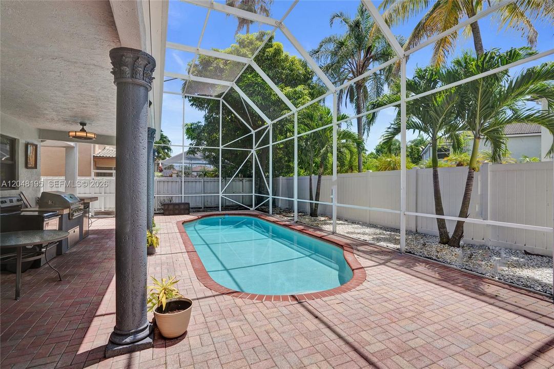 En Venta: $995,000 (5 camas, 4 baños, 3901 Pies cuadrados)