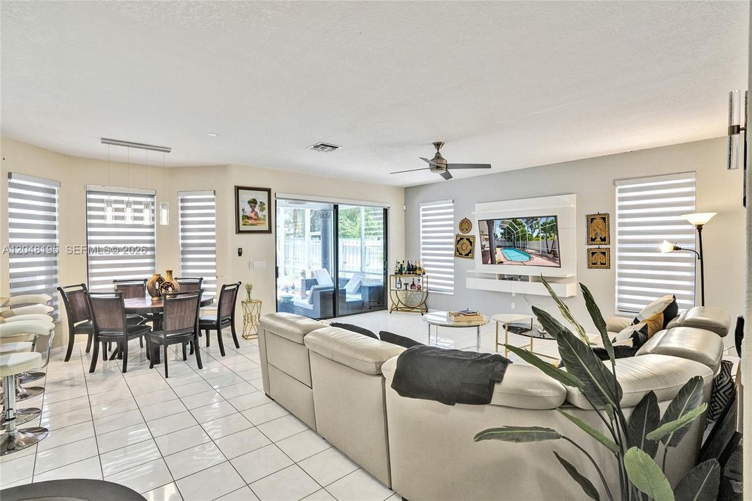 En Venta: $995,000 (5 camas, 4 baños, 3901 Pies cuadrados)