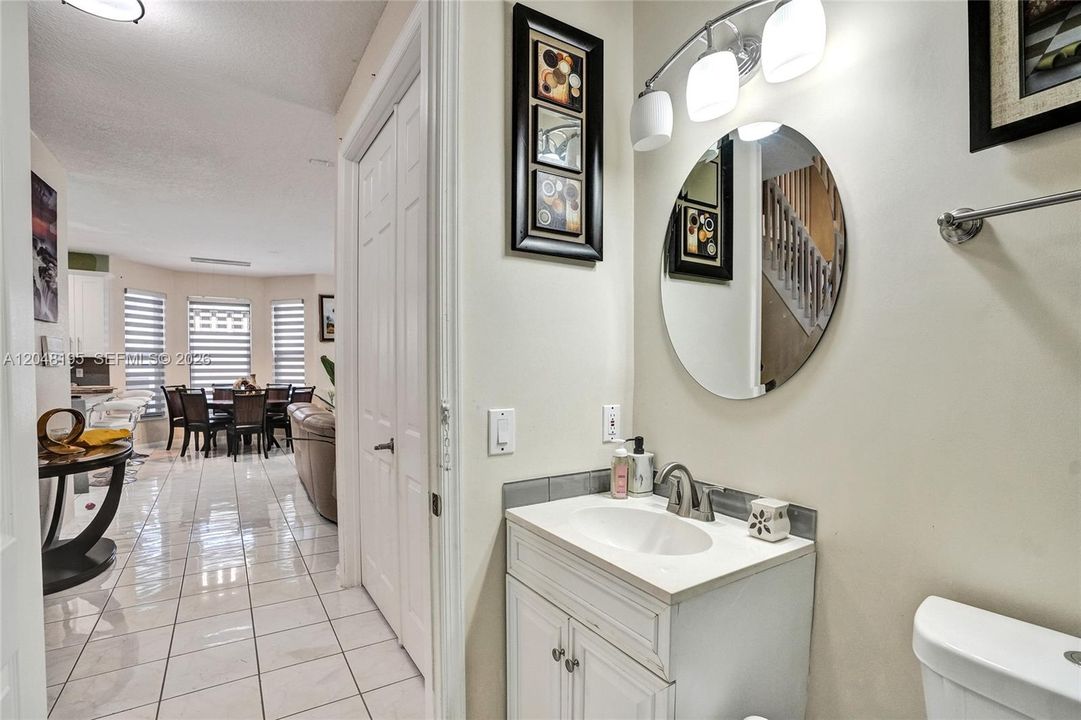 En Venta: $995,000 (5 camas, 4 baños, 3901 Pies cuadrados)