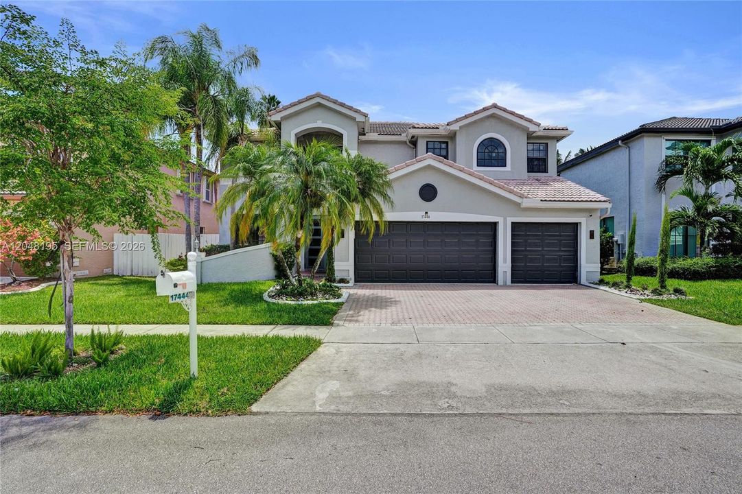 En Venta: $995,000 (5 camas, 4 baños, 3901 Pies cuadrados)