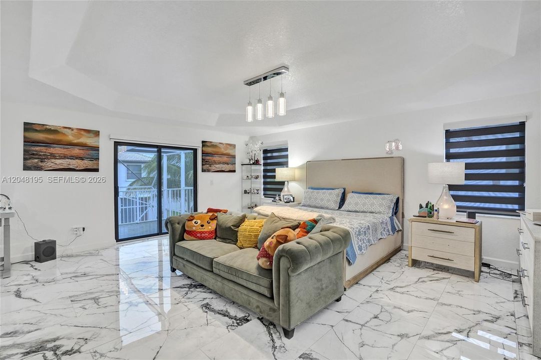En Venta: $995,000 (5 camas, 4 baños, 3901 Pies cuadrados)