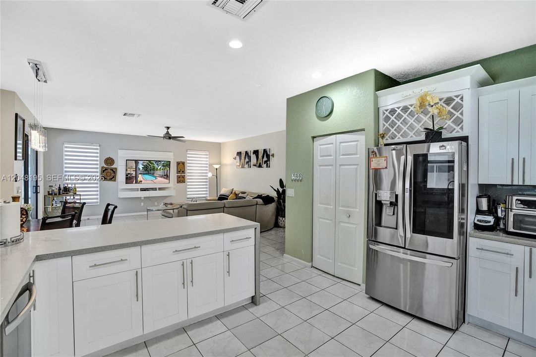 En Venta: $995,000 (5 camas, 4 baños, 3901 Pies cuadrados)