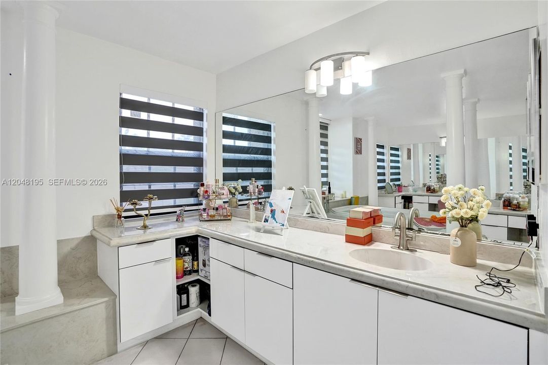 En Venta: $995,000 (5 camas, 4 baños, 3901 Pies cuadrados)