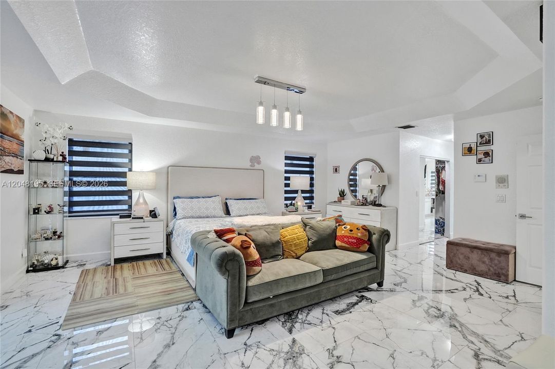 En Venta: $995,000 (5 camas, 4 baños, 3901 Pies cuadrados)