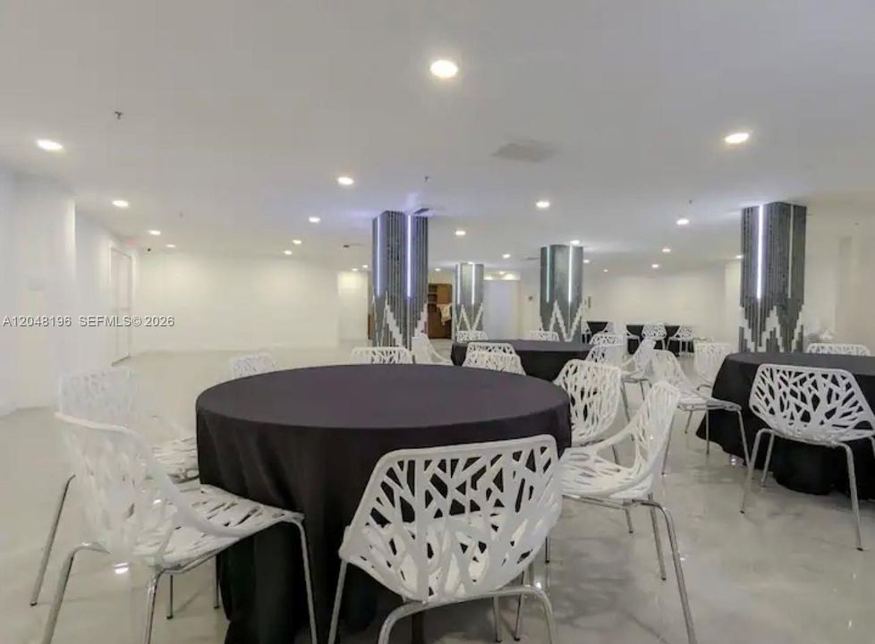 For Sale: $214,000 (0 beds, 1 baths, 420 Square Feet)
