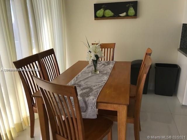 Activo con contrato: $4,500 (2 camas, 2 baños, 1677 Pies cuadrados)