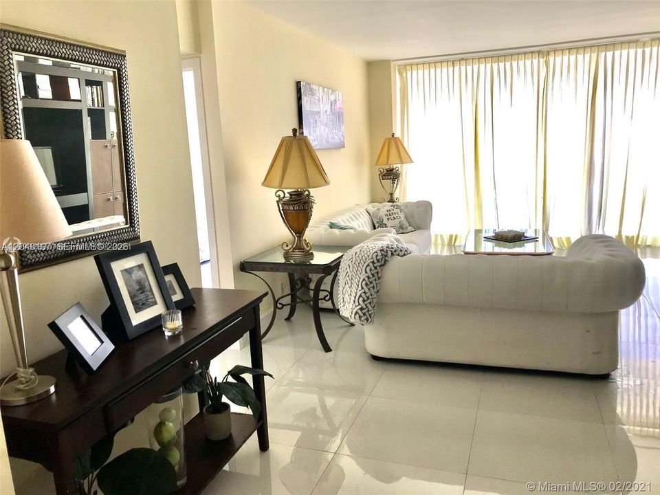 Activo con contrato: $4,500 (2 camas, 2 baños, 1677 Pies cuadrados)