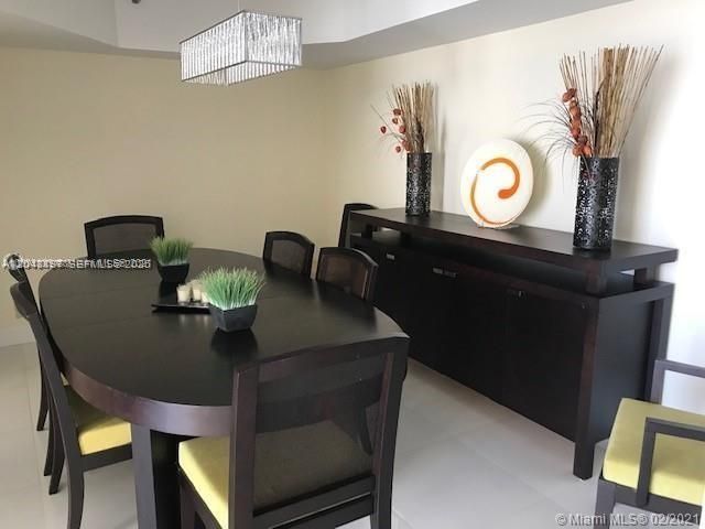Activo con contrato: $4,500 (2 camas, 2 baños, 1677 Pies cuadrados)