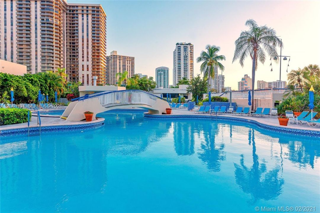 Activo con contrato: $4,500 (2 camas, 2 baños, 1677 Pies cuadrados)