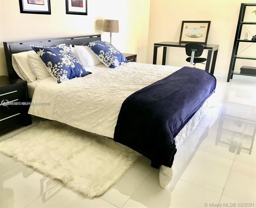 Activo con contrato: $4,500 (2 camas, 2 baños, 1677 Pies cuadrados)
