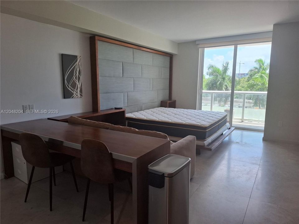 For Rent: $2,100 (0 beds, 1 baths, 443 Square Feet)