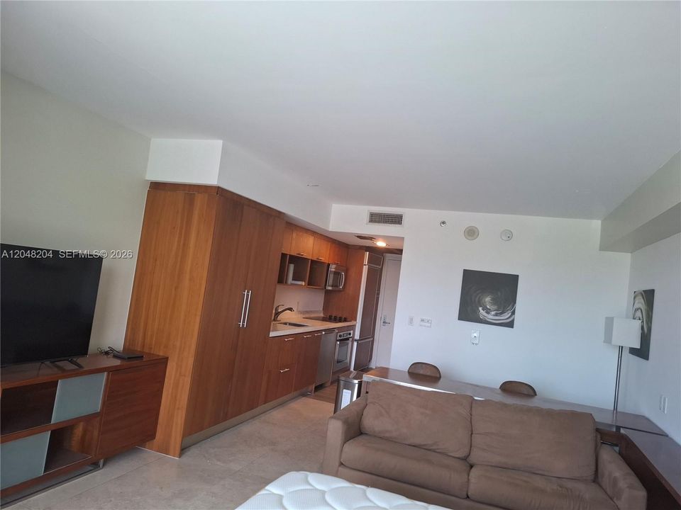 For Rent: $2,100 (0 beds, 1 baths, 443 Square Feet)