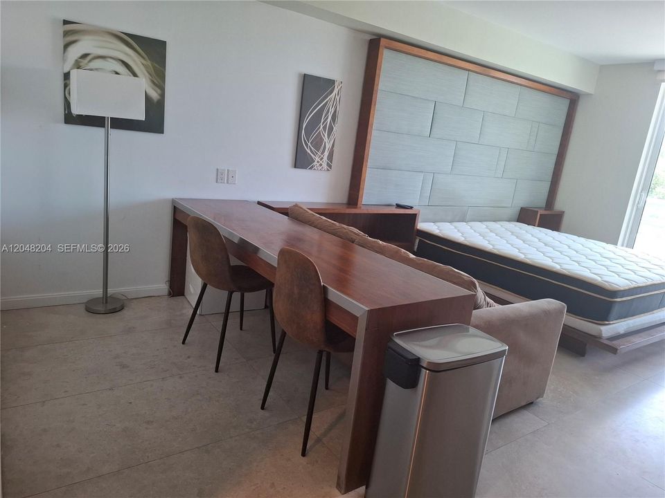 For Rent: $2,100 (0 beds, 1 baths, 443 Square Feet)
