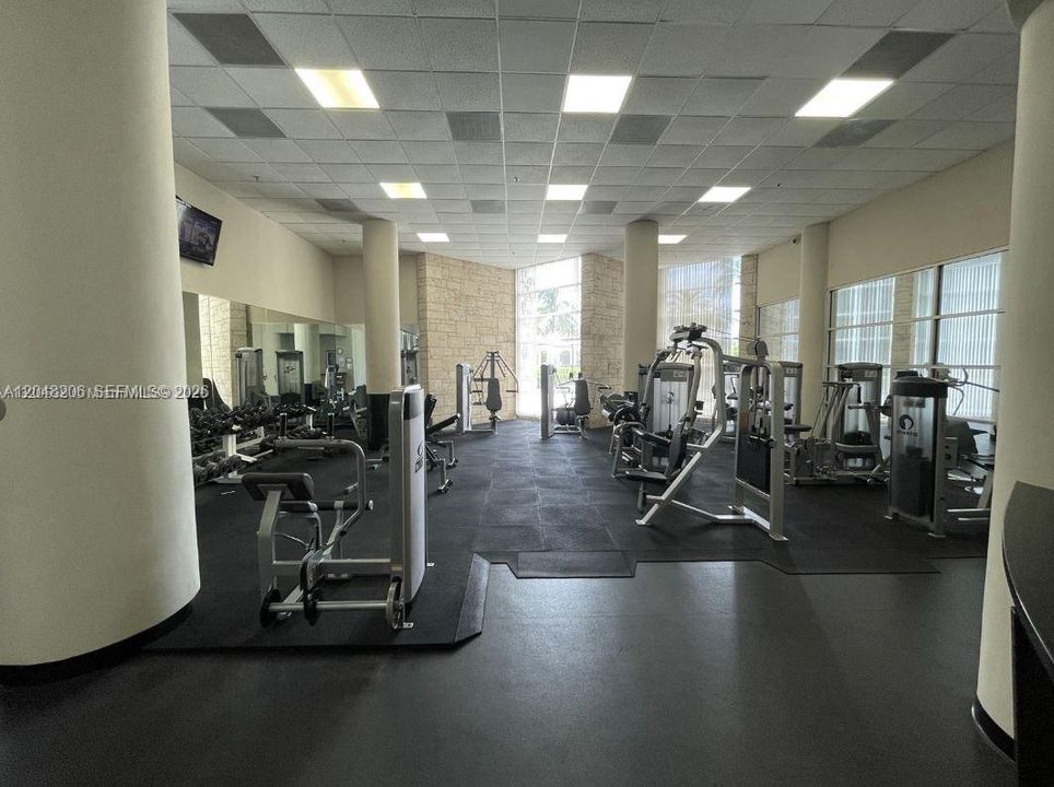 For Rent: $4,200 (2 beds, 2 baths, 1030 Square Feet)