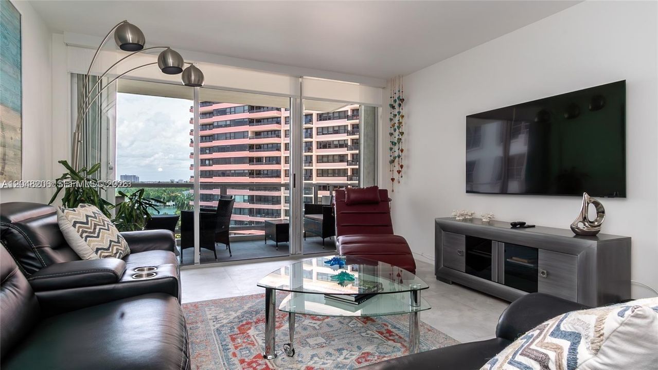 For Rent: $4,200 (2 beds, 2 baths, 1030 Square Feet)